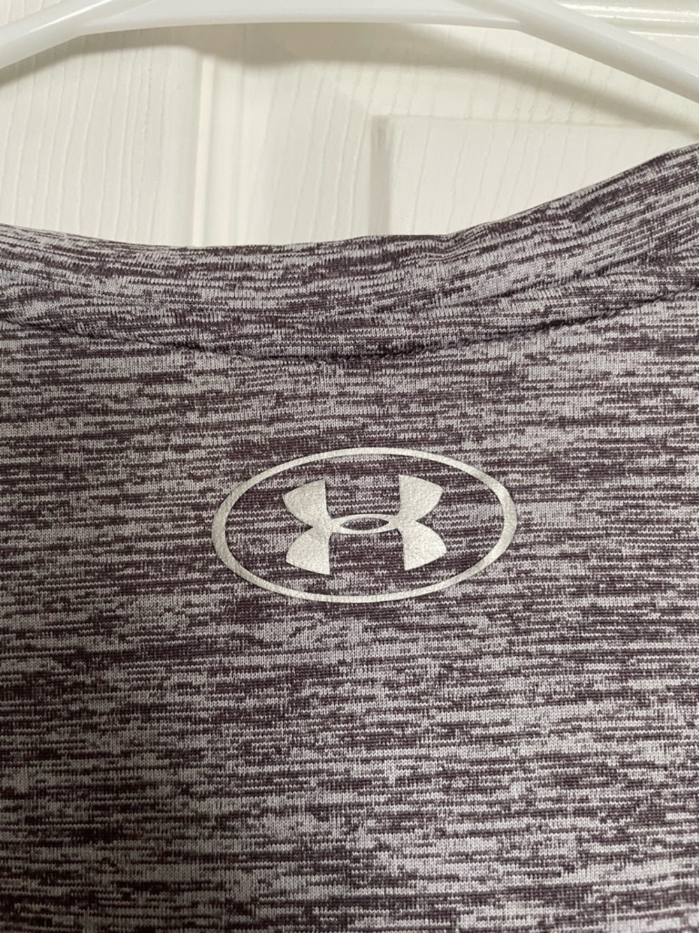 Under Armour Women's Size Small Heathered Dark Purple V-Neck Performance Tee - Picture 6 of 7